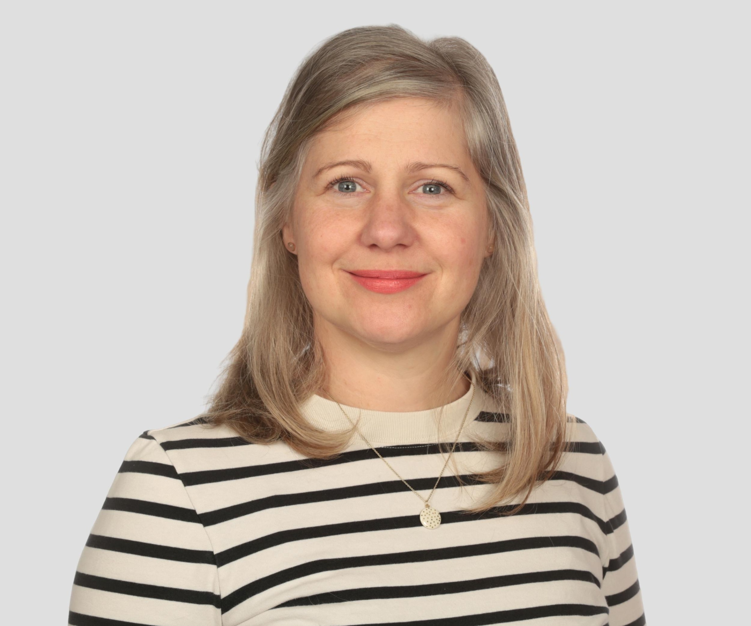 Julia Sárvári